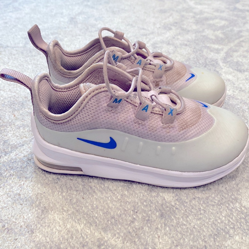 Nike Air Max Axis 8c